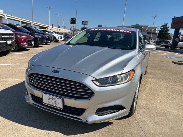 2016 Ford Fusion Hybrid SE photo 2