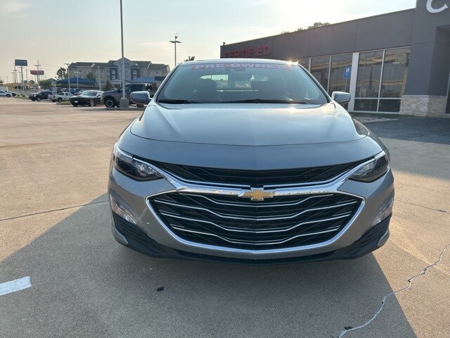 2024 Chevrolet Malibu 1LT photo 2
