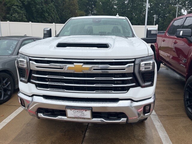 2024 Chevrolet Silverado 2500HD LTZ photo 2