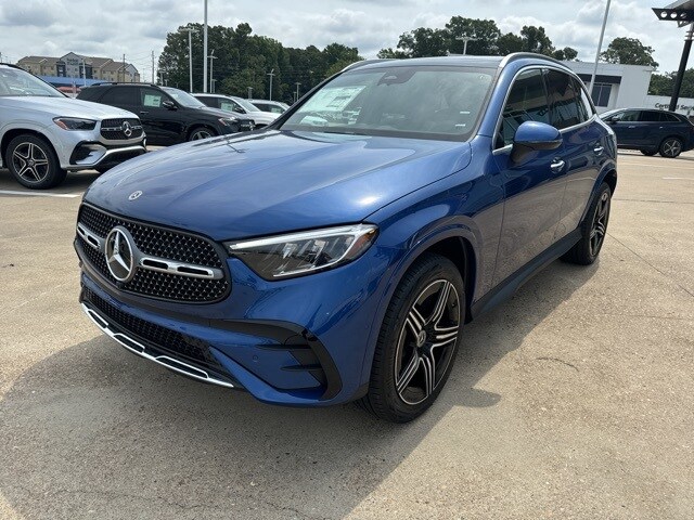 2024 Mercedes Benz GLC 300 photo 3