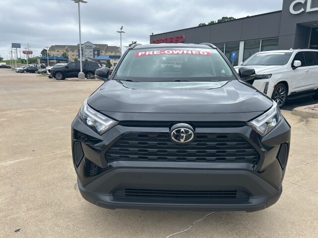 2023 Toyota RAV4 XLE photo 2
