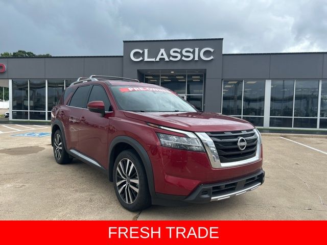 2024 Nissan Pathfinder Platinum 2WD's photo