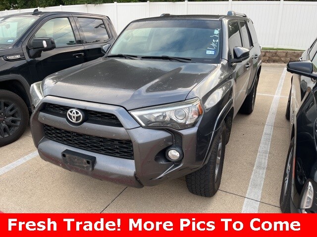 2019 Toyota 4Runner SR5 photo 2