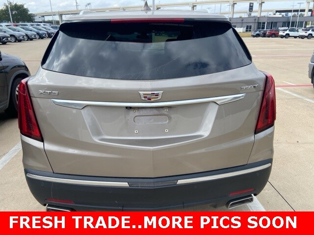 2022 Cadillac XT5 Luxury photo 2