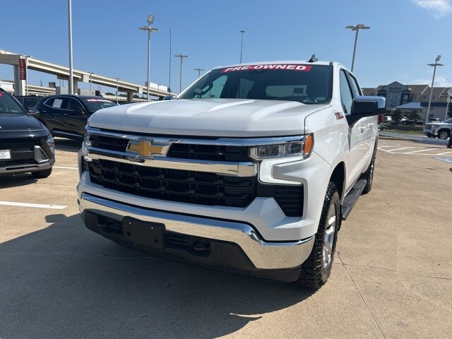 2023 Chevrolet Silverado 1500 LT photo 3