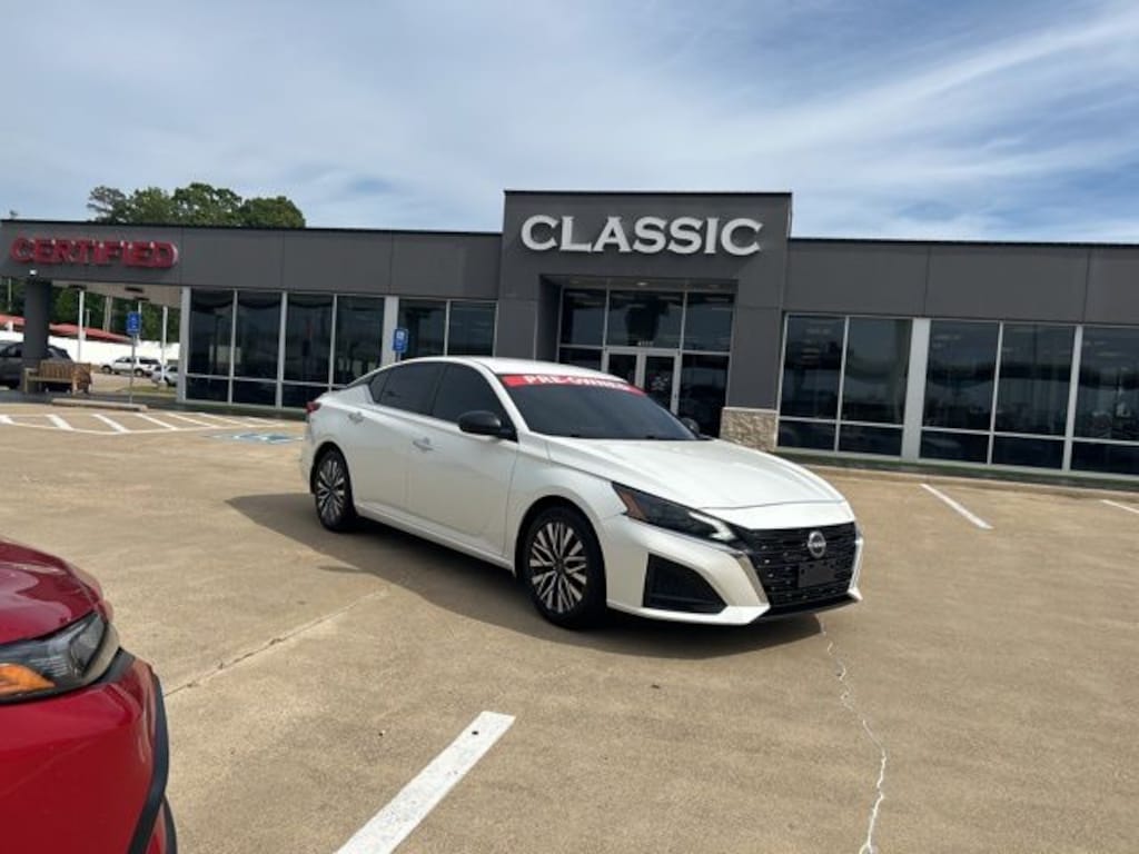 Used 2024 Nissan Altima 2.5 SV Sedan