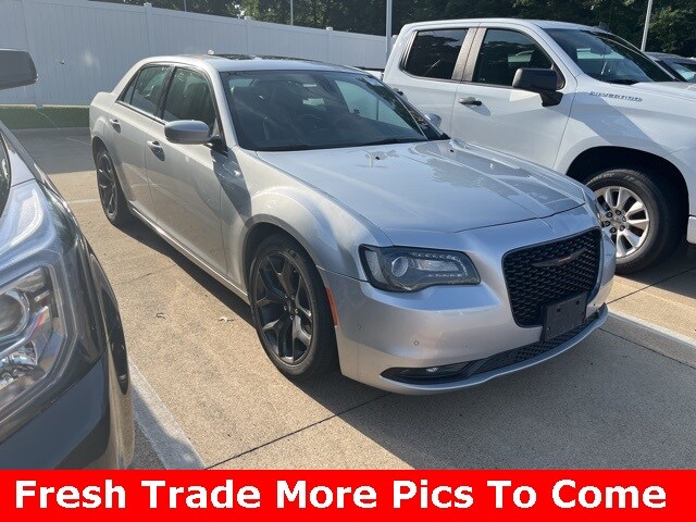 2023 Chrysler 300 S photo 3