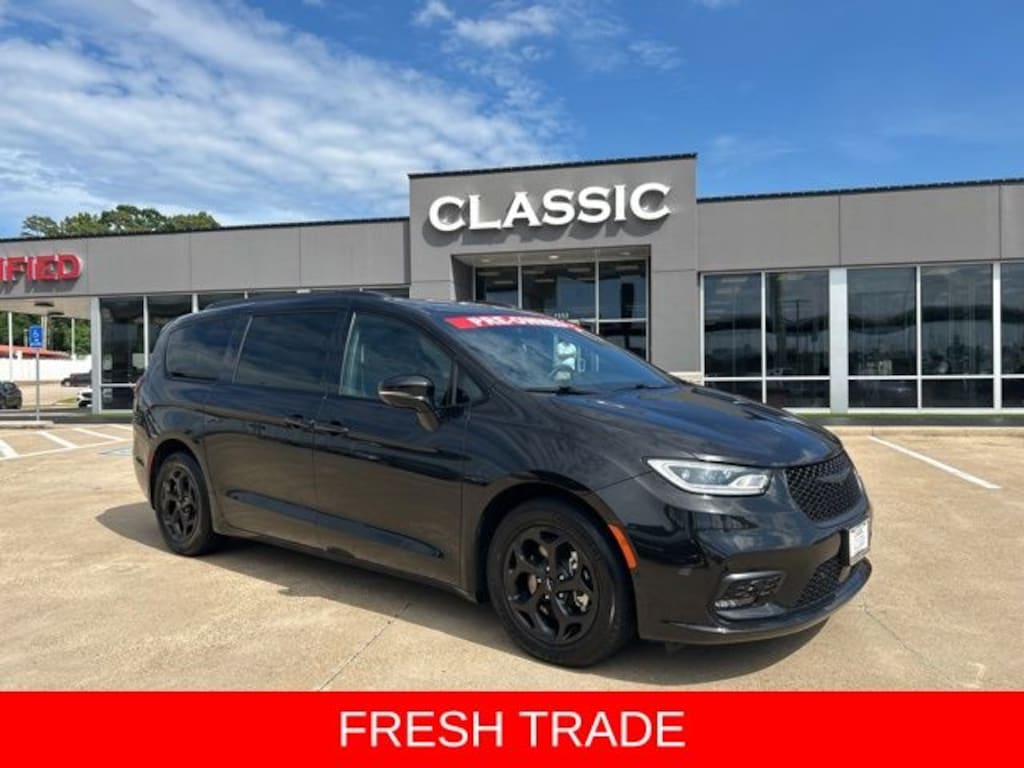 Used 2024 Chrysler Pacifica Hybrid Select Minivan/Van
