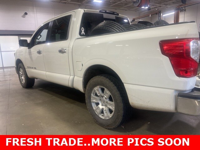 2018 Nissan Titan SV photo 2
