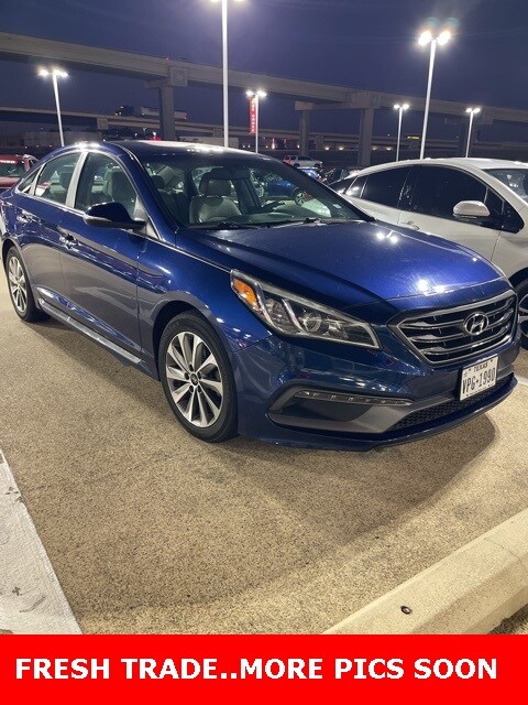 2016 Hyundai Sonata Base photo 2