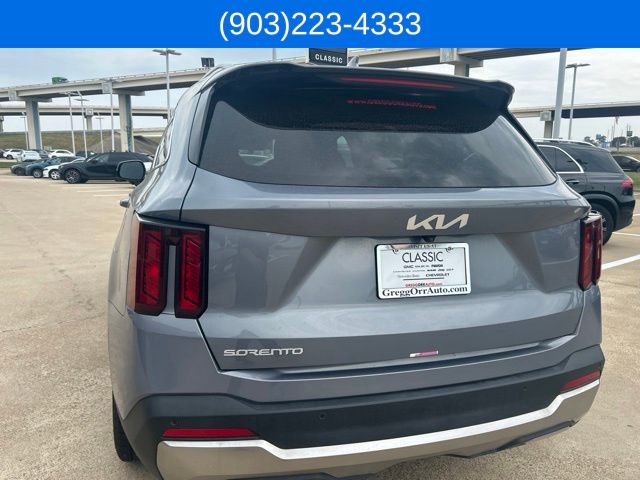 2025 Kia Sorento S - Photo 8