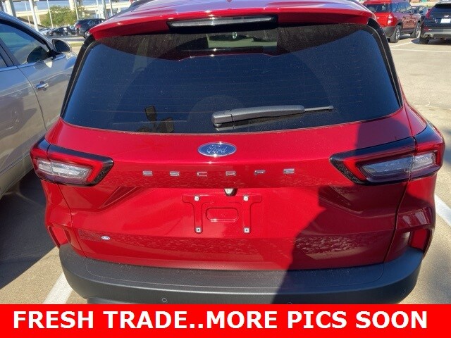 2025 Ford Escape ST-Line photo 3