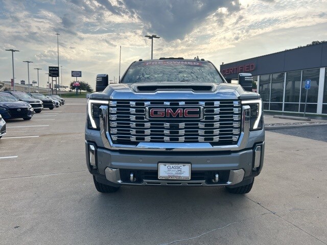 2024 Gmc Sierra 3500 HD Denali photo 2