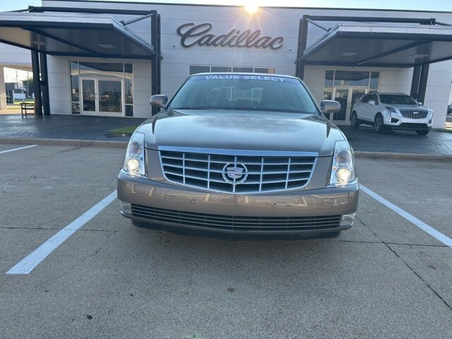 2006 Cadillac DTS Base photo 2
