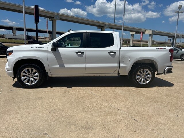 2023 Chevrolet Silverado 1500 Custom photo 4