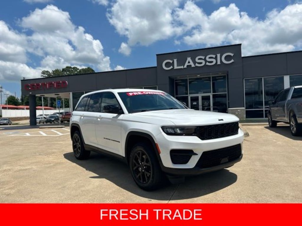 Used 2024 Jeep Grand Cherokee Altitude SUV