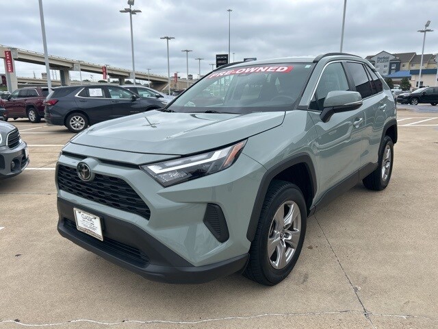 2023 Toyota RAV4 XLE photo 3