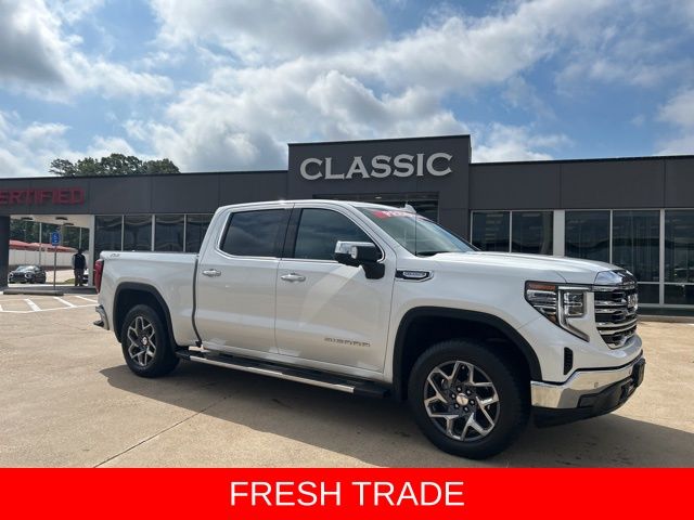 2022 GMC Sierra 4WD Crew Cab Short Box SLT's photo