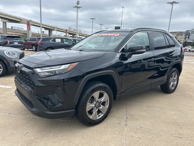 2023 Toyota RAV4 XLE photo 3