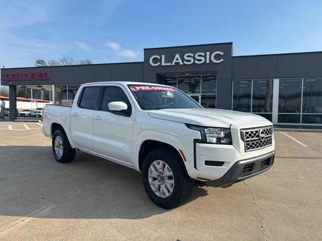 2022 Nissan Frontier SV's photo