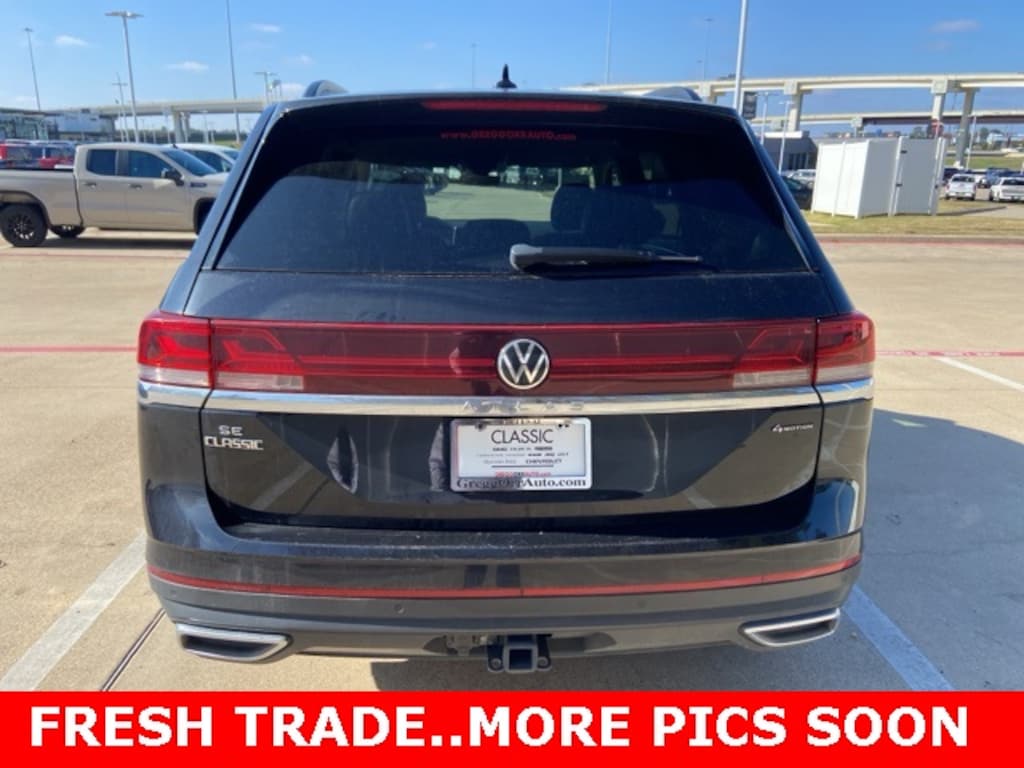 Used 2024 Volkswagen Atlas 2.0T SE w/Technology SUV