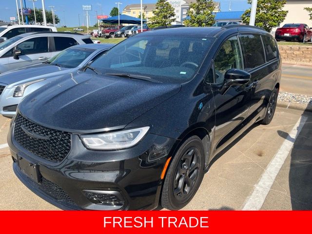 2024 Chrysler Pacifica Hybrid Select Premium S-Appearance PHEV's photo