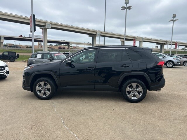 2023 Toyota RAV4 XLE photo 4