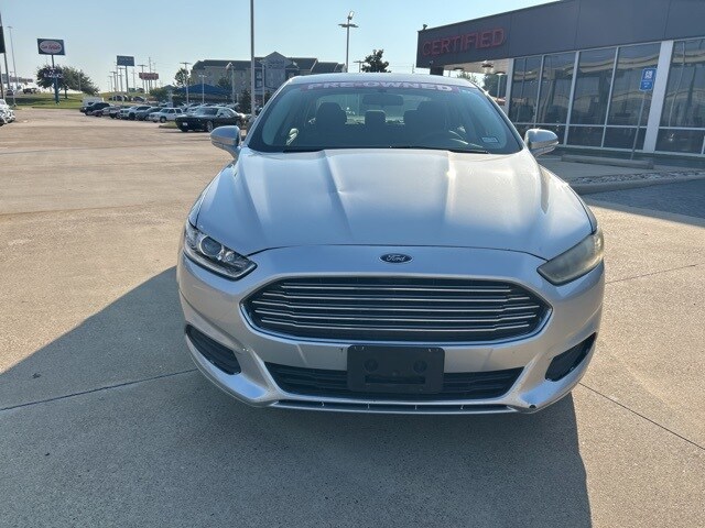 2016 Ford Fusion Hybrid SE photo 2