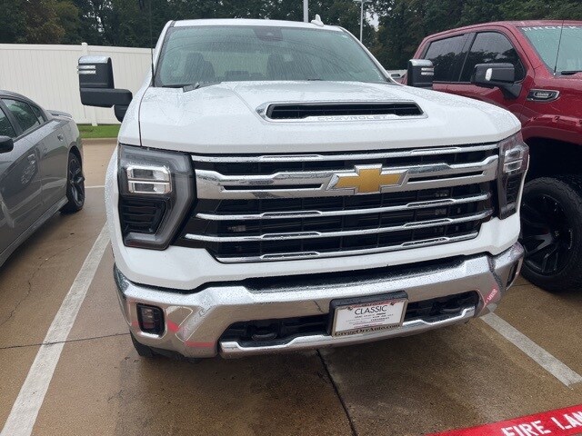 2024 Chevrolet Silverado 2500HD LTZ photo 3