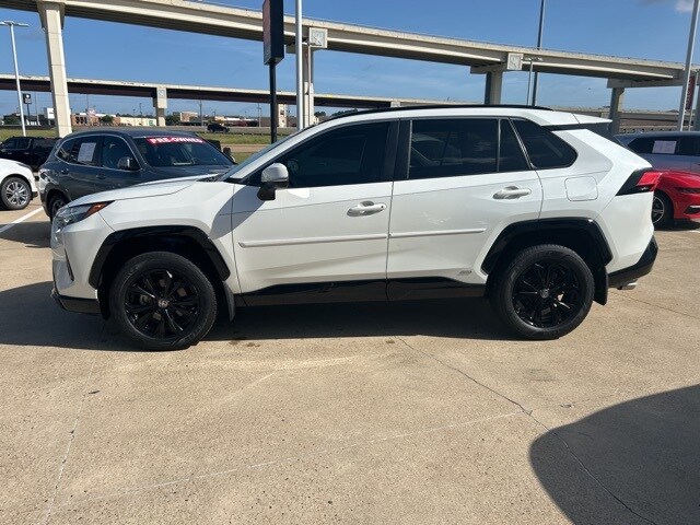 2022 Toyota RAV4 Hybrid SE photo 4