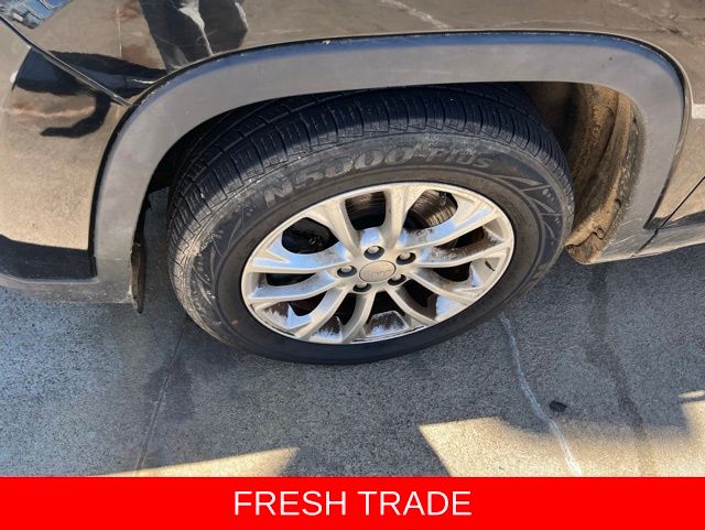 Used 2019 Jeep Cherokee Latitude with VIN 1C4PJLCB9KD344335 for sale in Searcy, AR