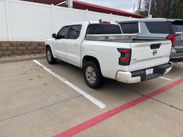 2022 Nissan Frontier SV's photo