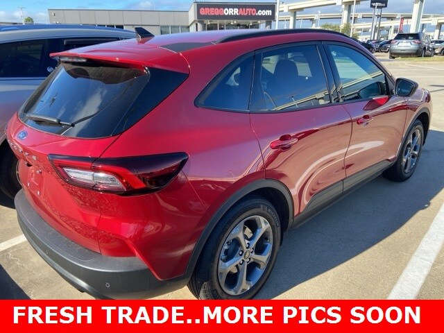 2025 Ford Escape ST-Line photo 4
