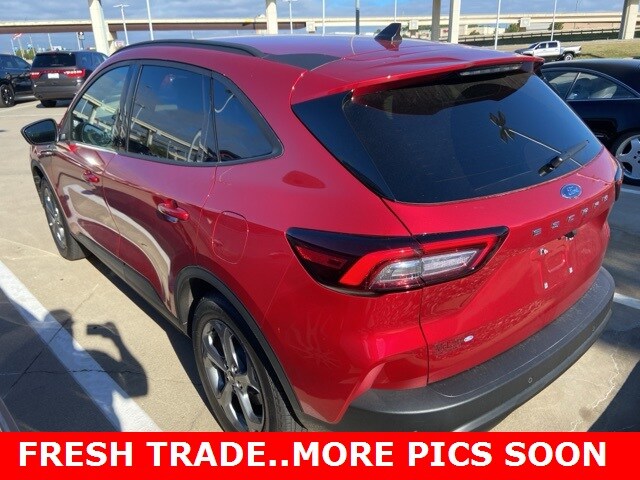 2025 Ford Escape ST-Line photo 2