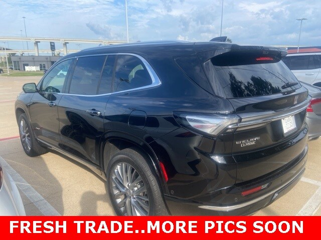 2025 Buick Enclave Avenir photo 3
