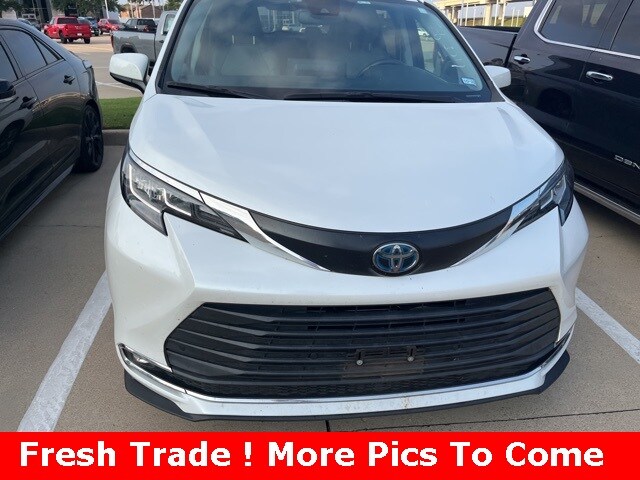 2022 Toyota Sienna XLE photo 4