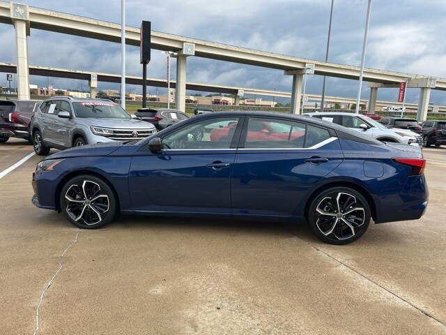 2023 Nissan Altima 2.5 SR photo 4