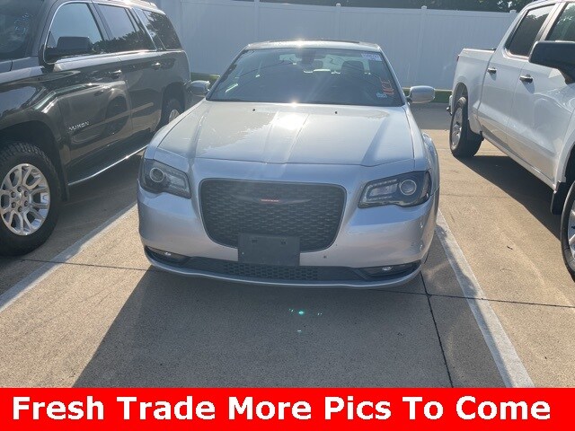 2023 Chrysler 300 S photo 2