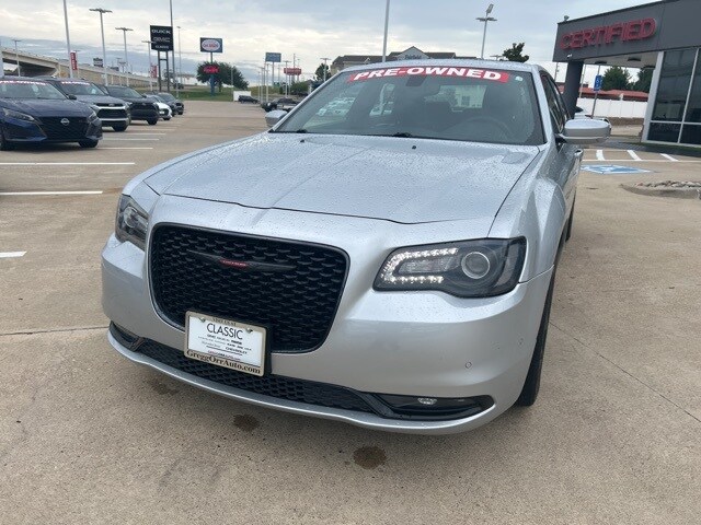 2023 Chrysler 300 S photo 2
