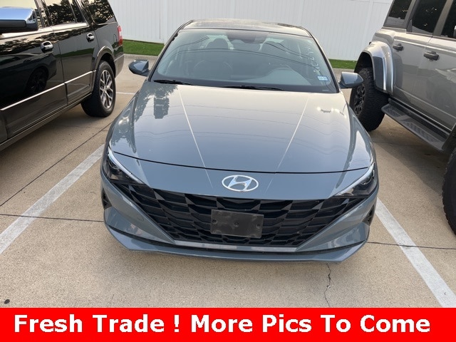 2022 Hyundai Elantra SEL photo 4