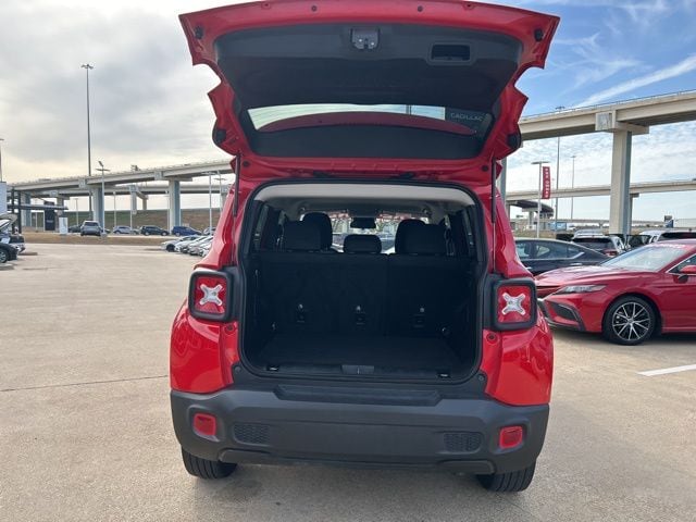 2022 Jeep Renegade Latitude - Photo 11