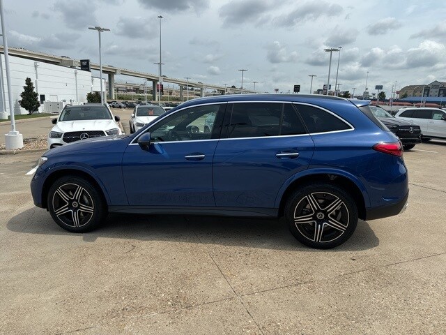 2024 Mercedes Benz GLC 300 photo 4