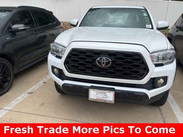 2022 Toyota Tacoma TRD Off-Road photo 2