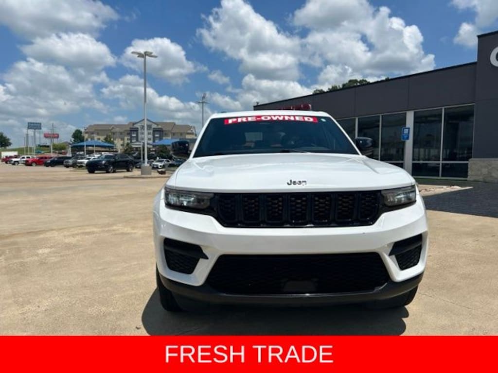 Used 2024 Jeep Grand Cherokee Altitude SUV