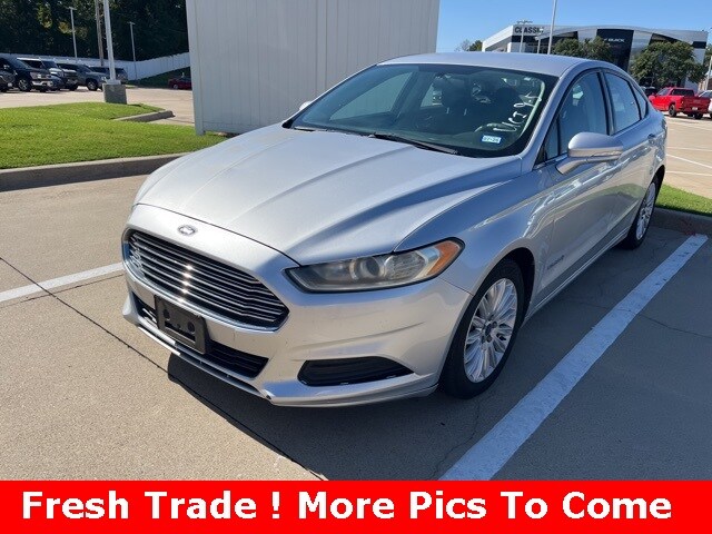 2016 Ford Fusion Hybrid SE photo 2