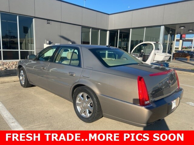 2006 Cadillac DTS Base photo 3