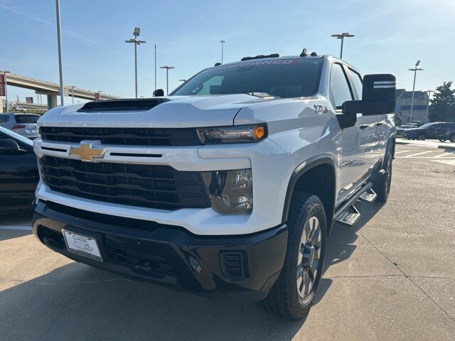 2024 Chevrolet Silverado 2500HD Custom photo 3