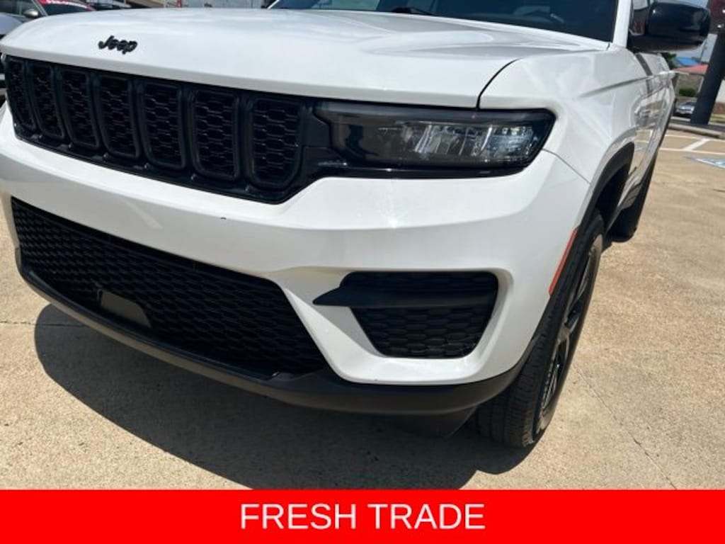 Used 2024 Jeep Grand Cherokee Altitude SUV