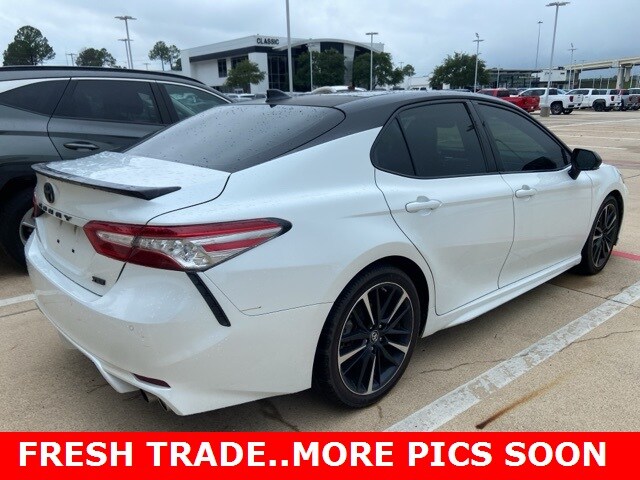 2019 Toyota Camry XSE V6 photo 4