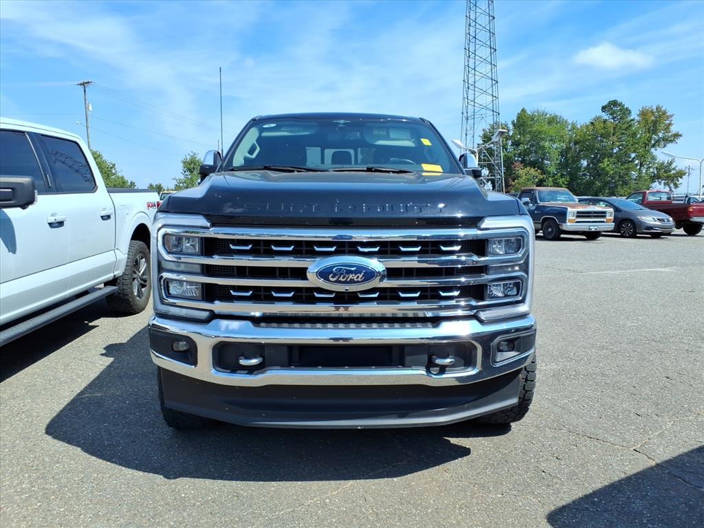 2023 Ford F-350 Lariat photo 2
